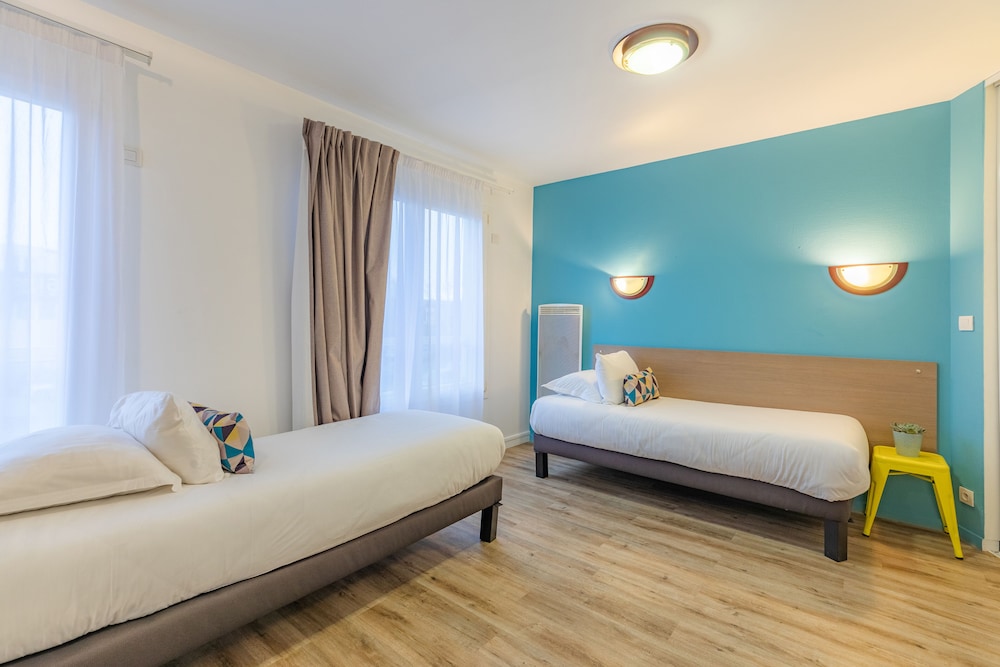 STUDIO, TWIN BEDS