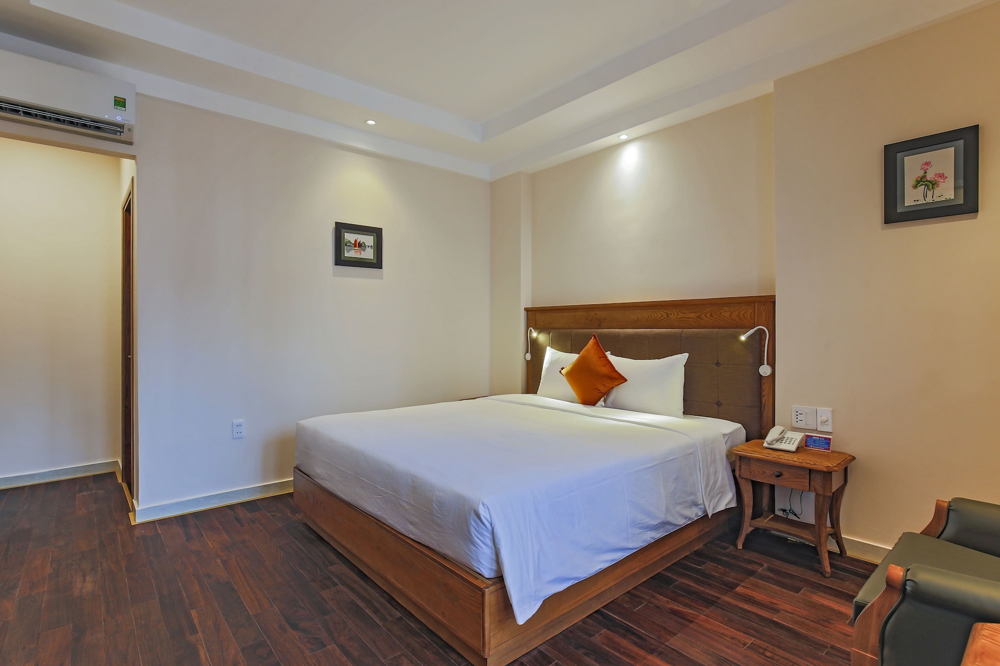 PREMIUM, DELUXE, DOUBLE BED