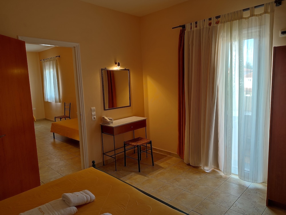 Elanthi Village Hotel 37/85