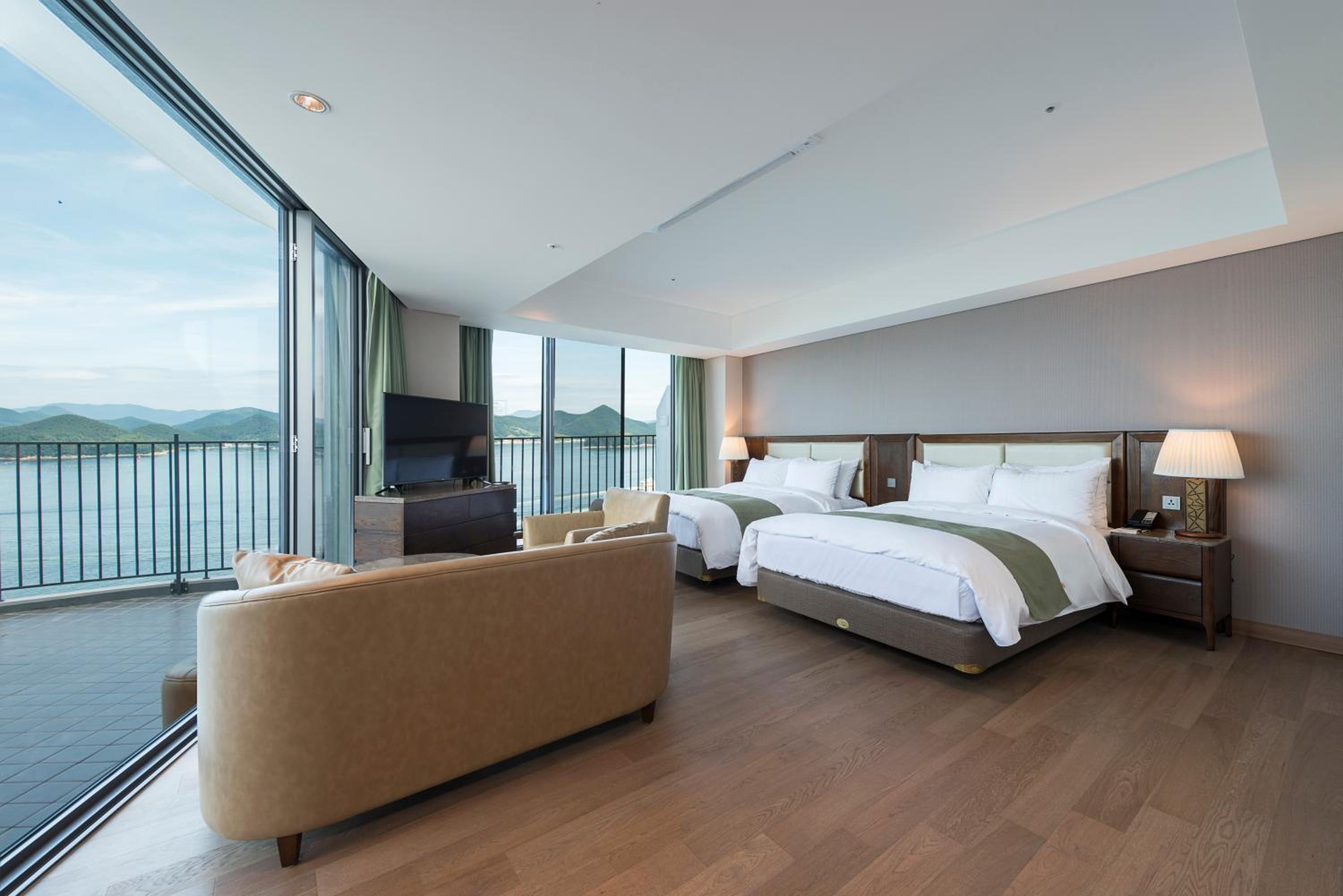 Ocean, Deluxe, Twin Beds