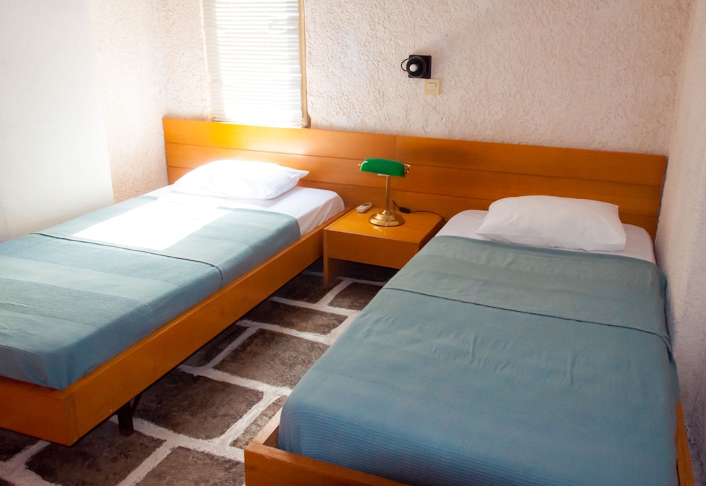 Apollonia Apartments 11/50
