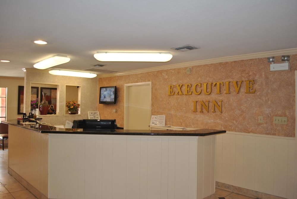 Executive Inn 15/35