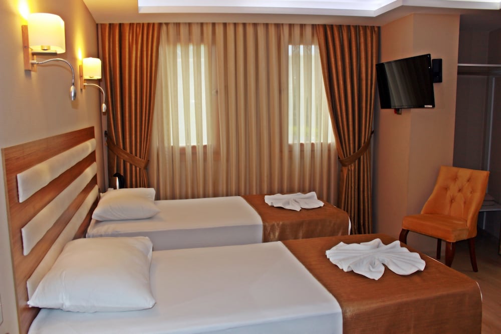 2 BEDROOMS, SUITE