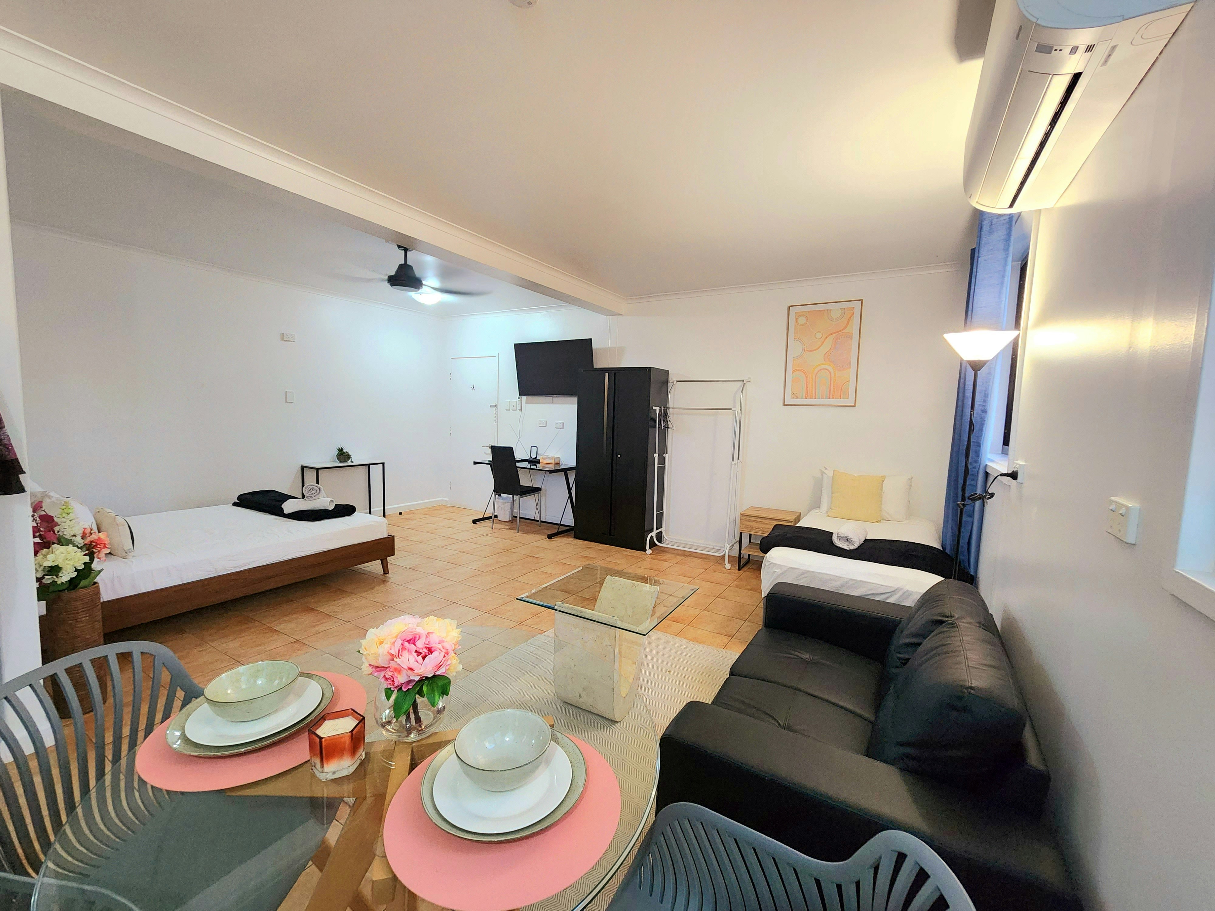 Palm Court Budget Motel Backpackers 37/43