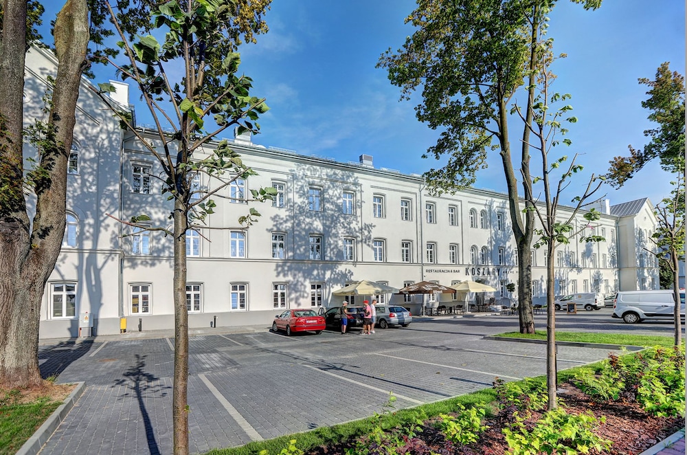 Koszary Arche Hotel 37/50