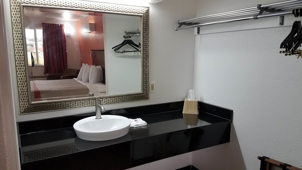 Motel6 Alma, AR 56/60