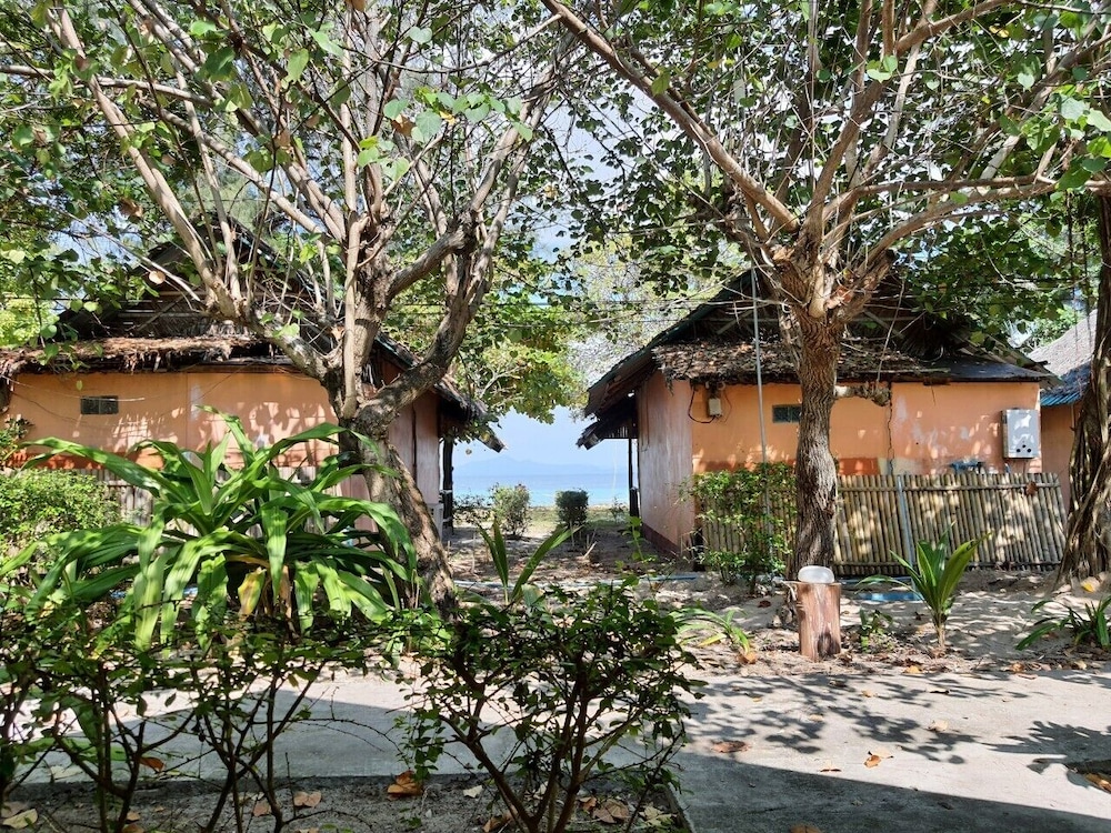 Kradan Beach Resort 36/48