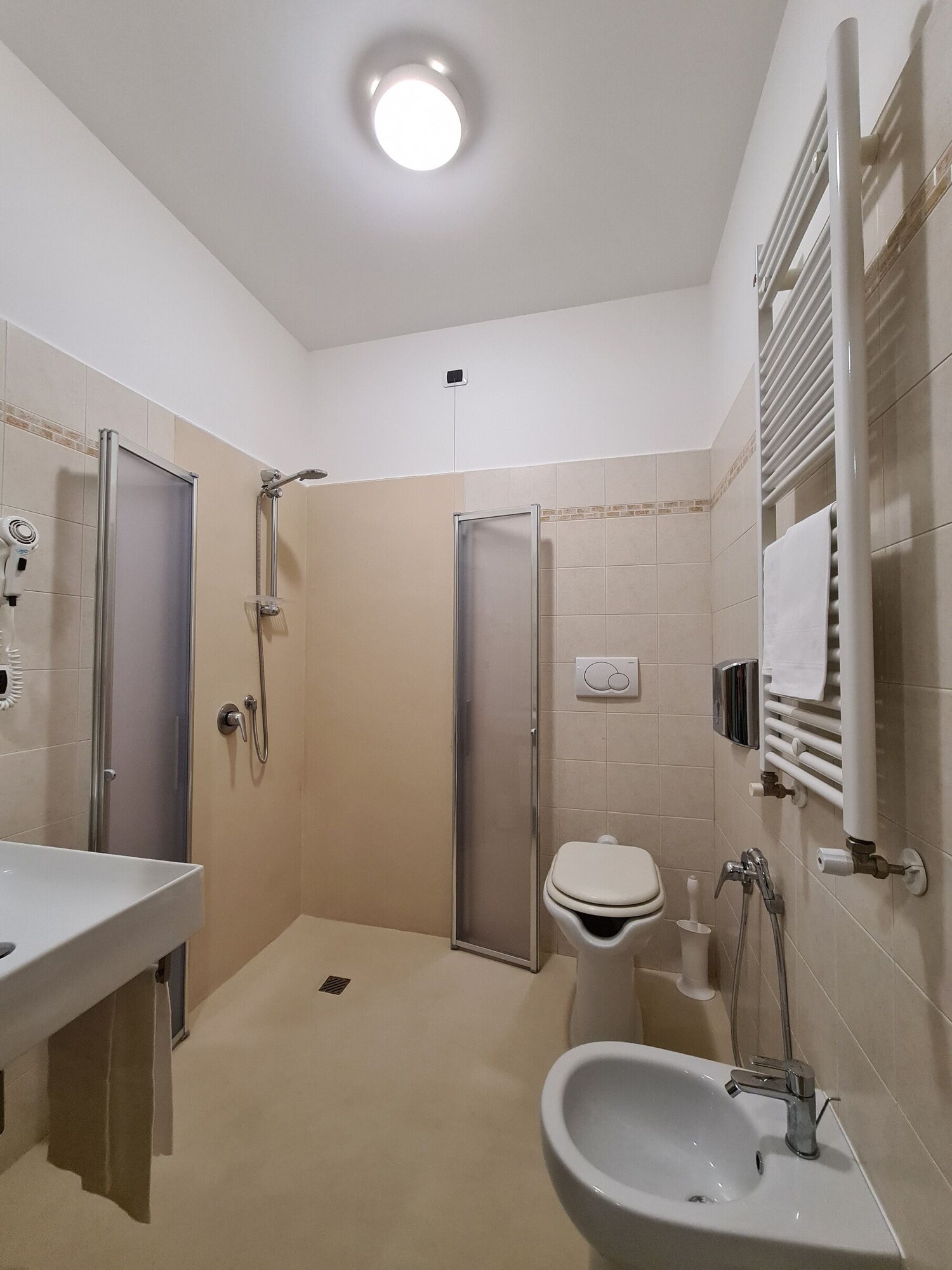 غرفة قياسية بسرير مزدوج، Hotel Cladan 5/6
