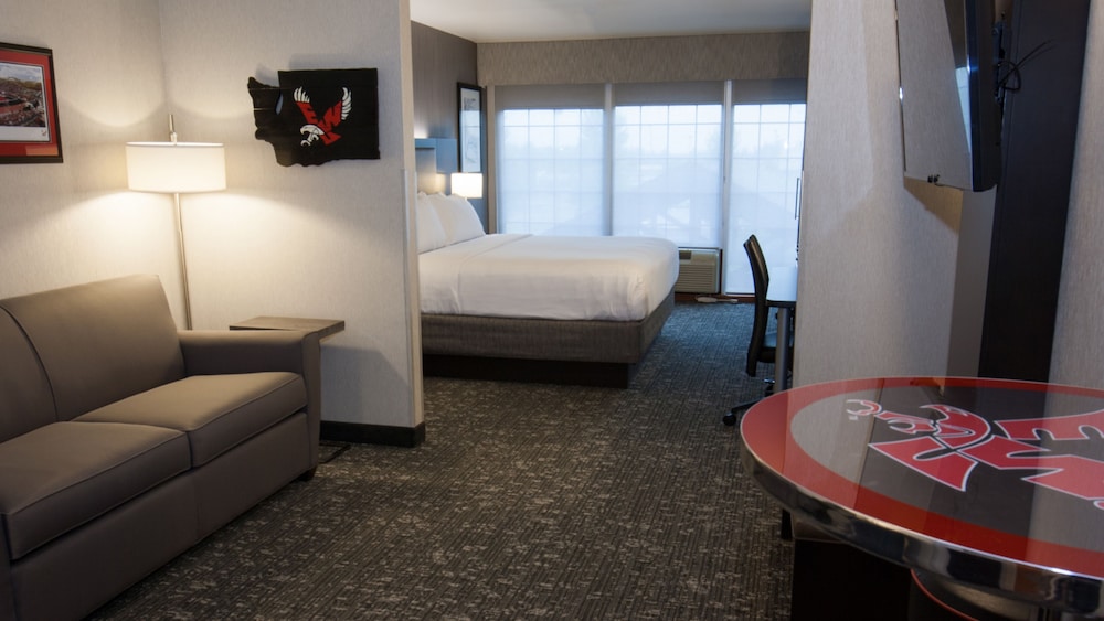 Holiday Inn Express Hotel Suites Cheney University Area 43/58