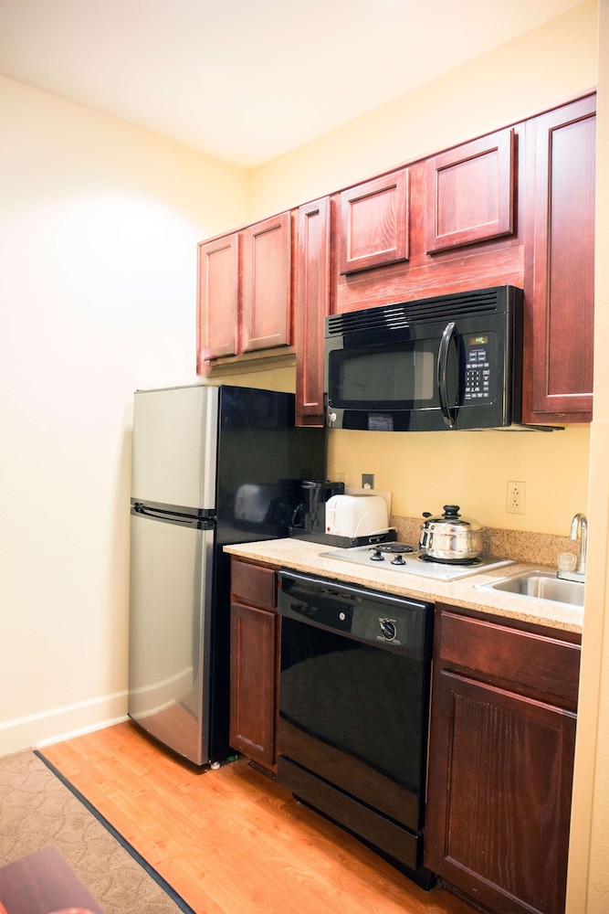 Crestwood Suites Lakeland 59/63