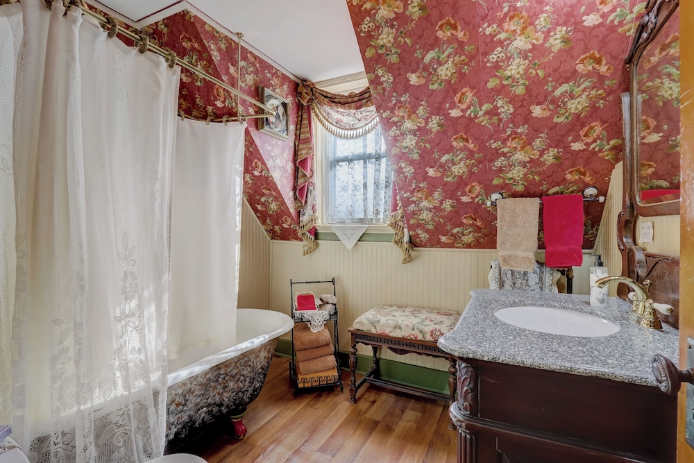 Schuster Mansion Bed & Breakfast 50/51