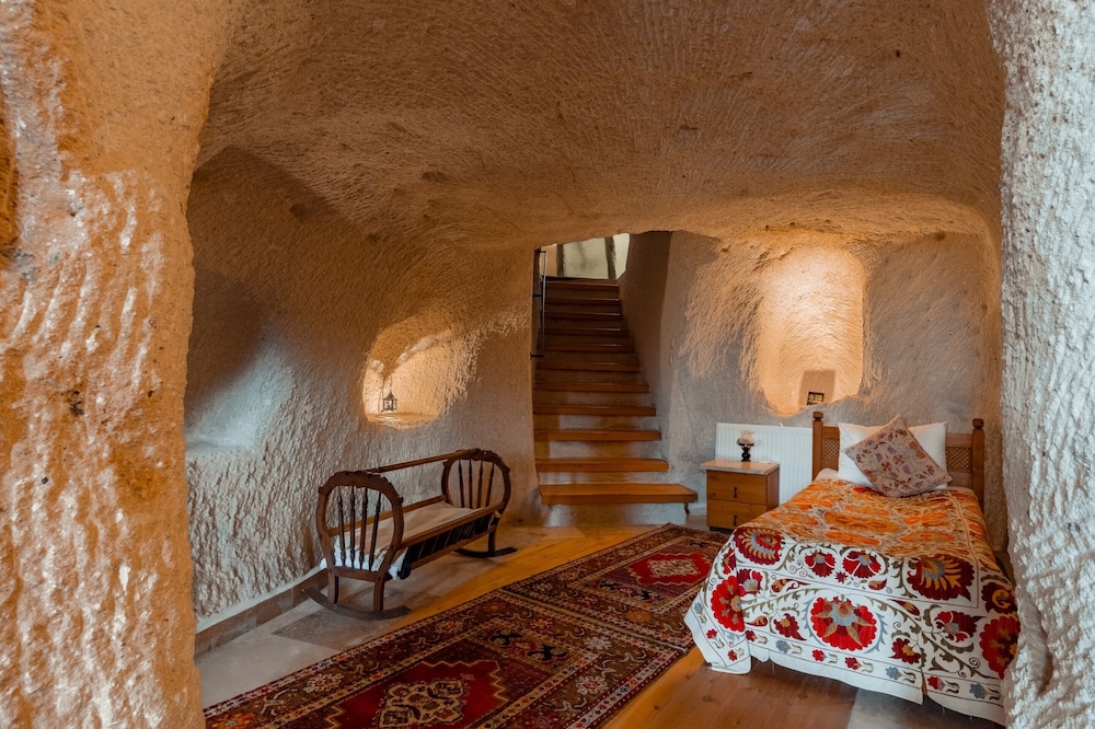 Amber Cave Suites 47/76