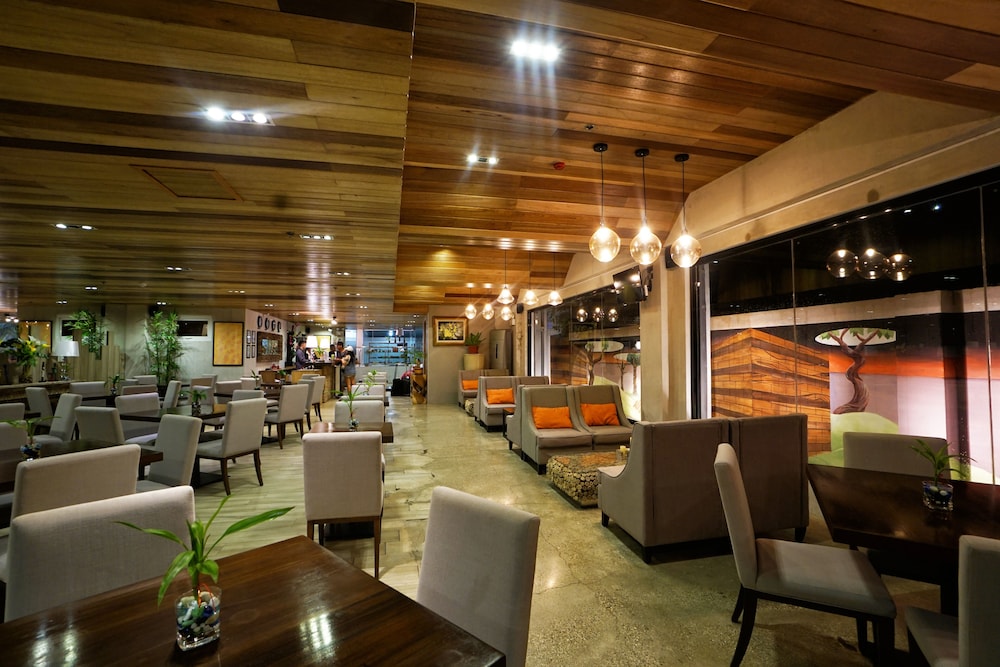 Cebu Uncle Tom's Cabin Hotel 56/66