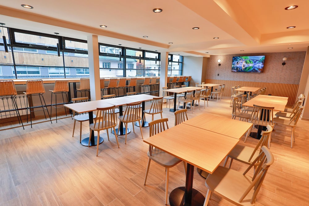 M383 Hotel Bariloche 39/47