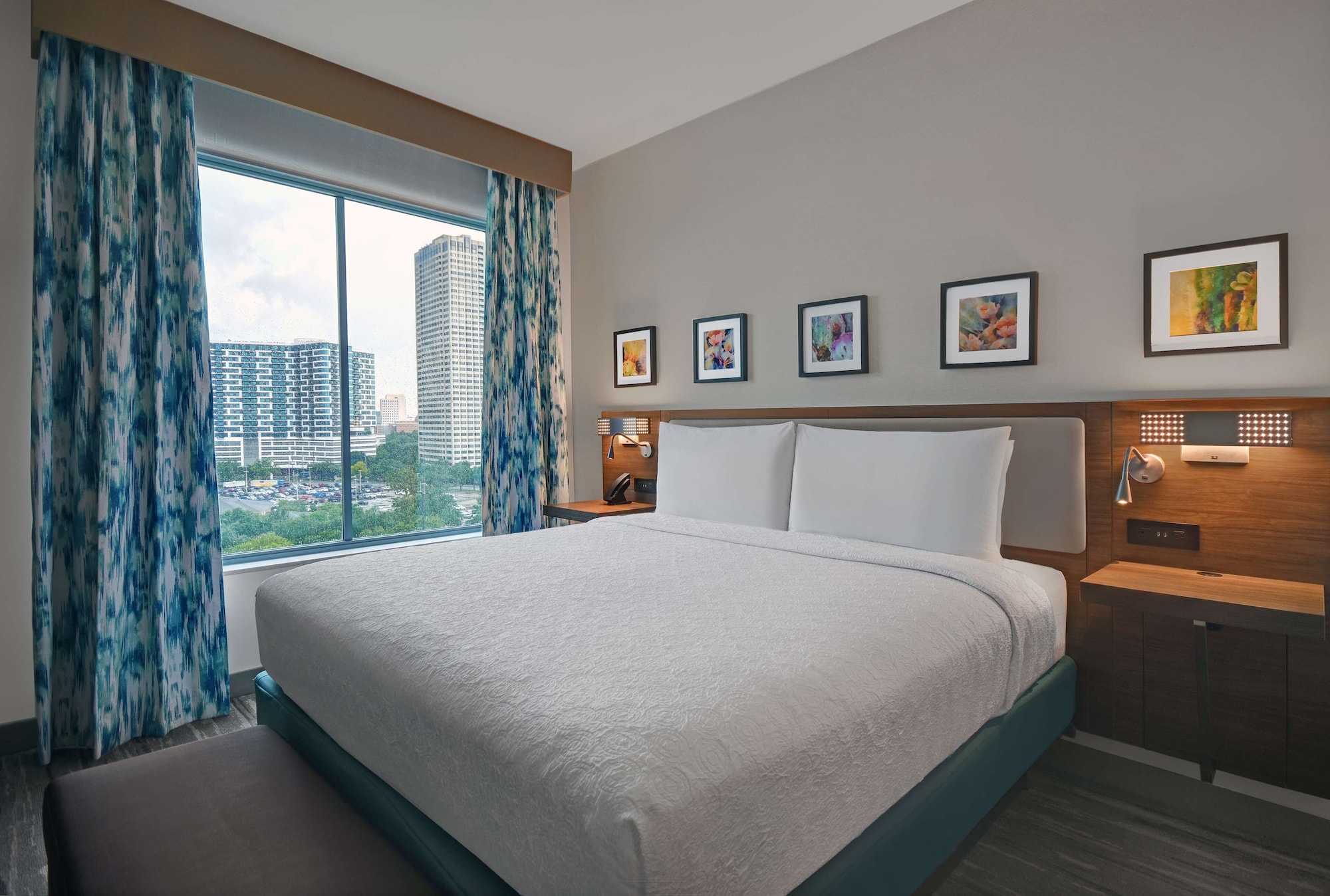 JUNIOR SUITE, KING BED