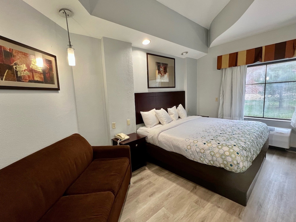 Hometowne Studios Suites Washington 14/43