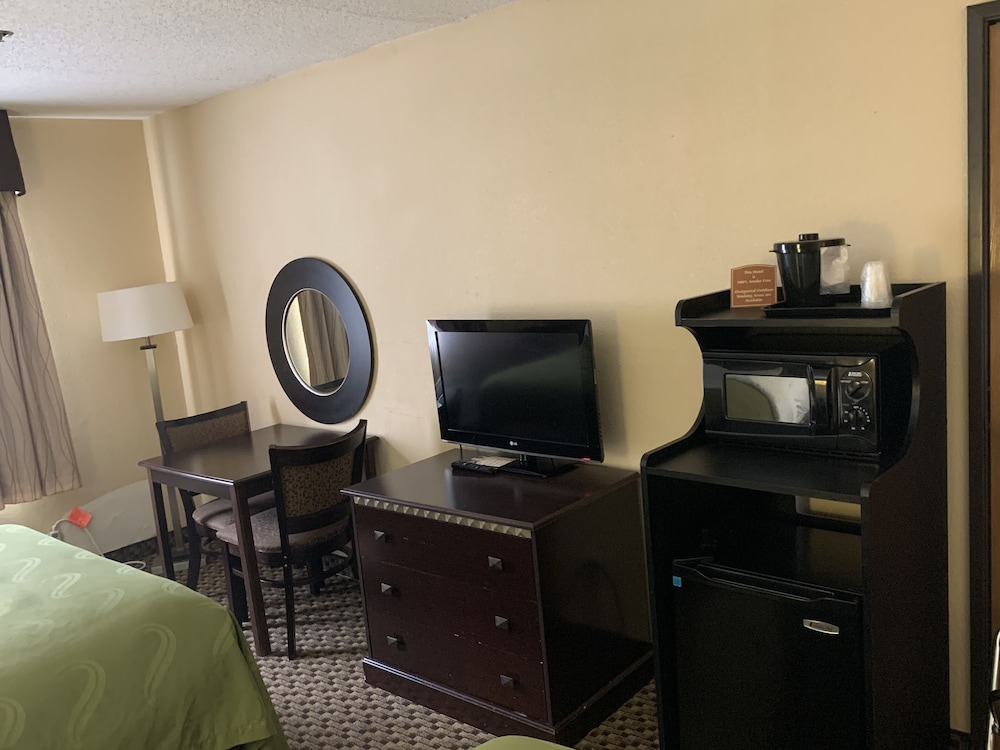Quality Inn Macomb Near University Area 37/38