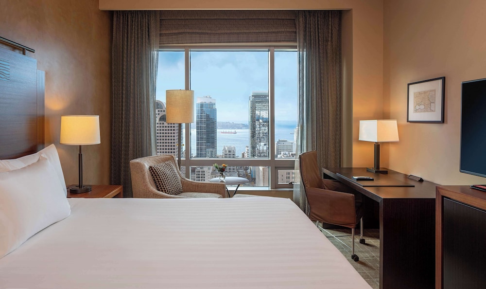 Room, King Bed, Bay View, Grand Hyatt Seattle 2/5