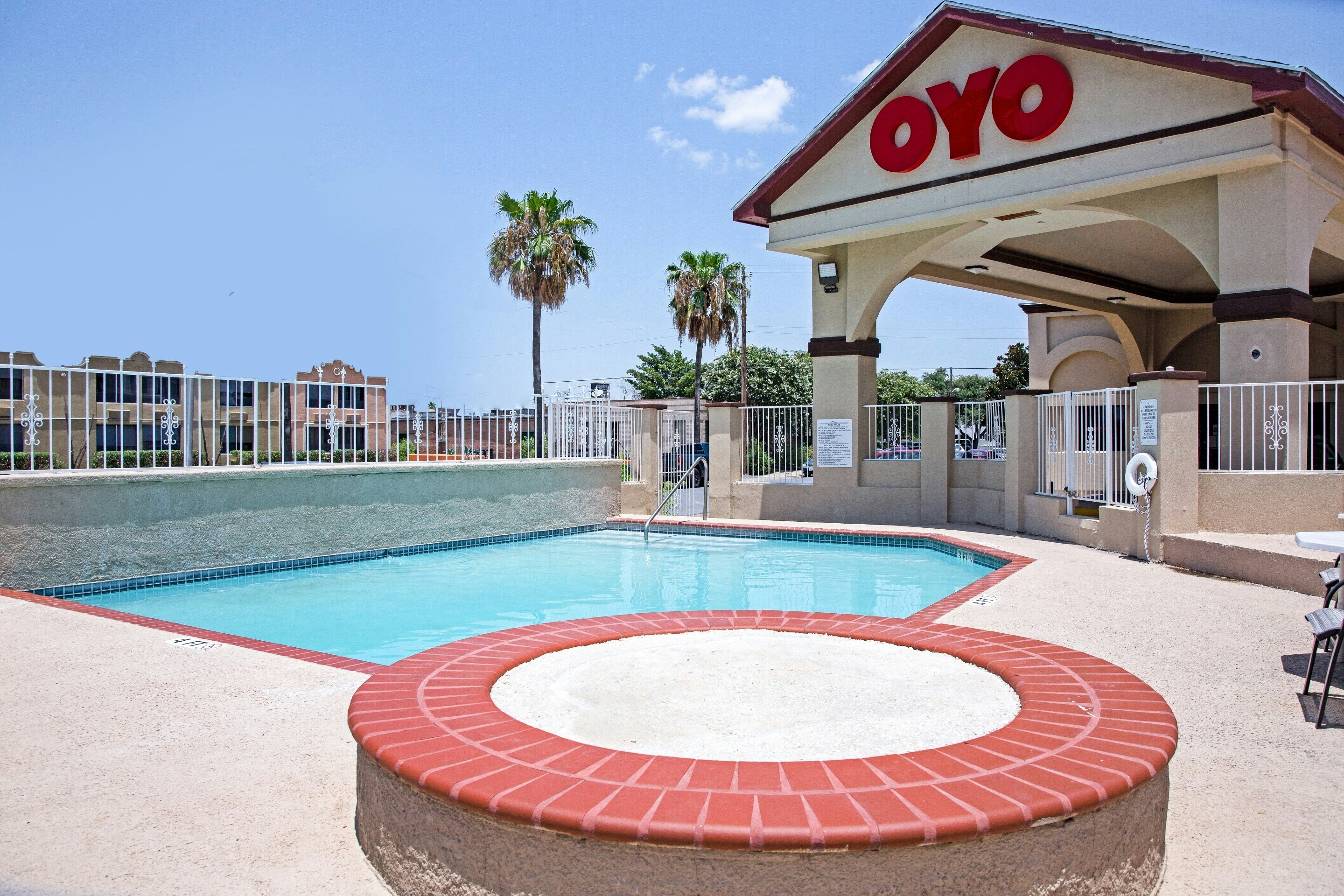 OYO Hotel McAllen Airport South 52/61
