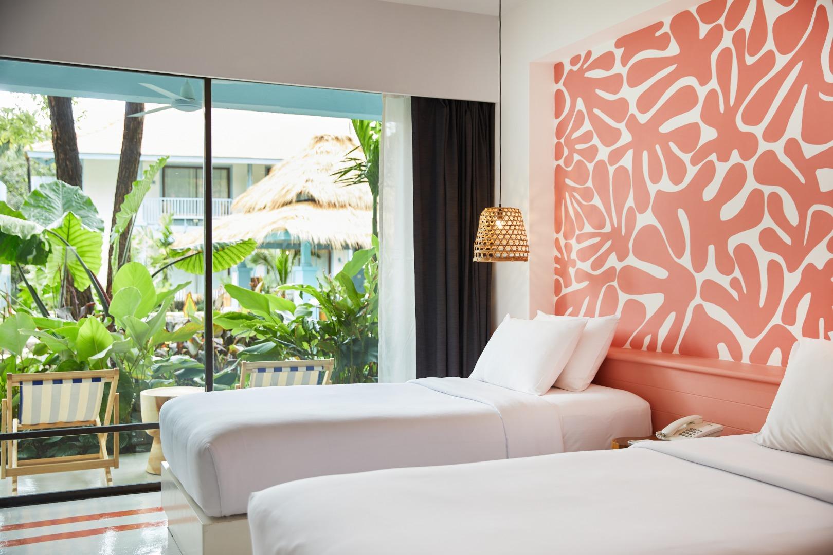 Room, Twin Beds, Pool Side