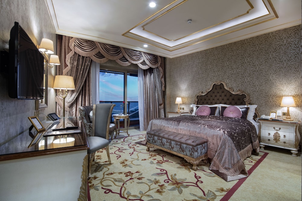 Merit Royal Premium Hotel Casino & Spa 6/36