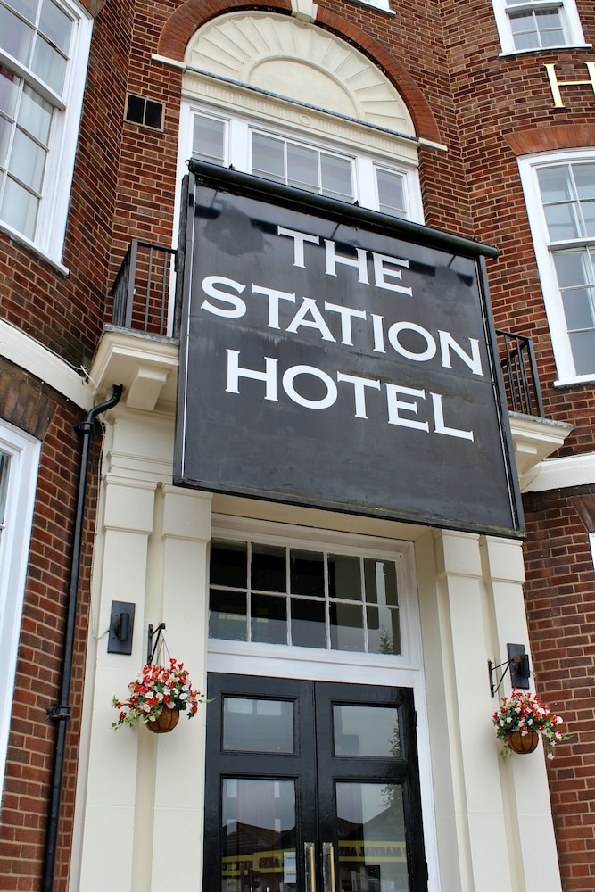 Station Hotel 4/66