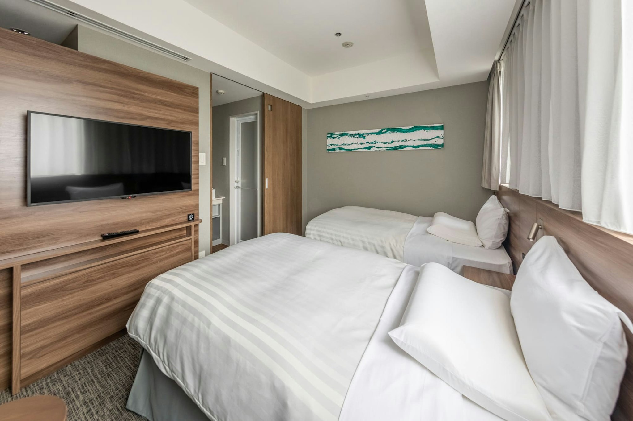 DELUXE, TWIN BEDS