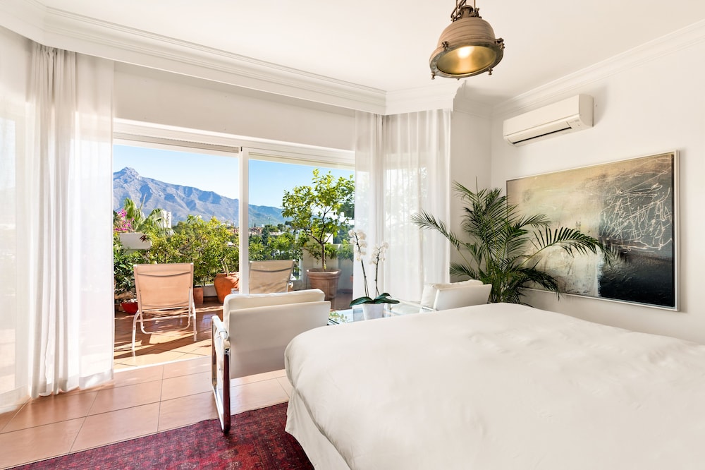 Molo 44 Suites Puerto Banus 57/85
