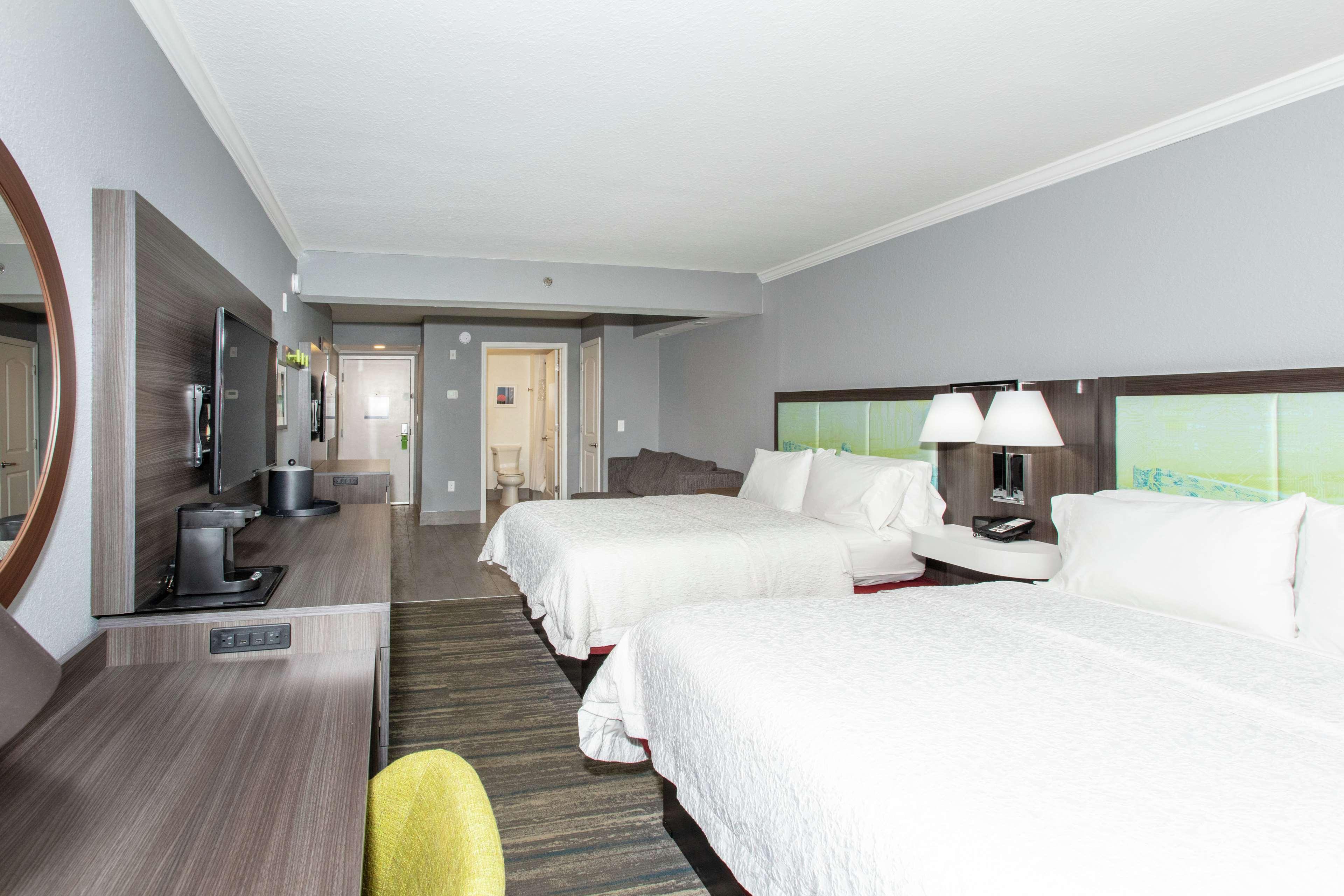 FAMILY SUITE, 2 QUEEN BEDS, POOL VIEW, BALCONY