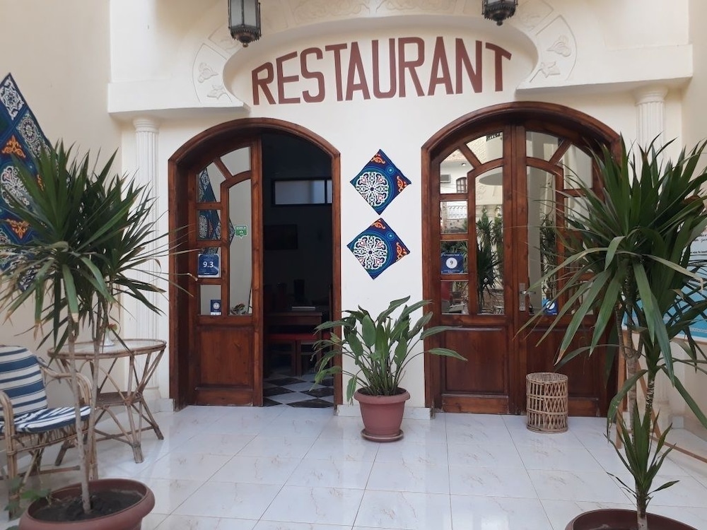 Alhambra Hotel 7/50