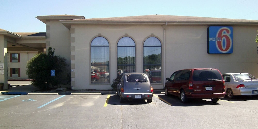 Motel6 Hannibal, MO 40/45