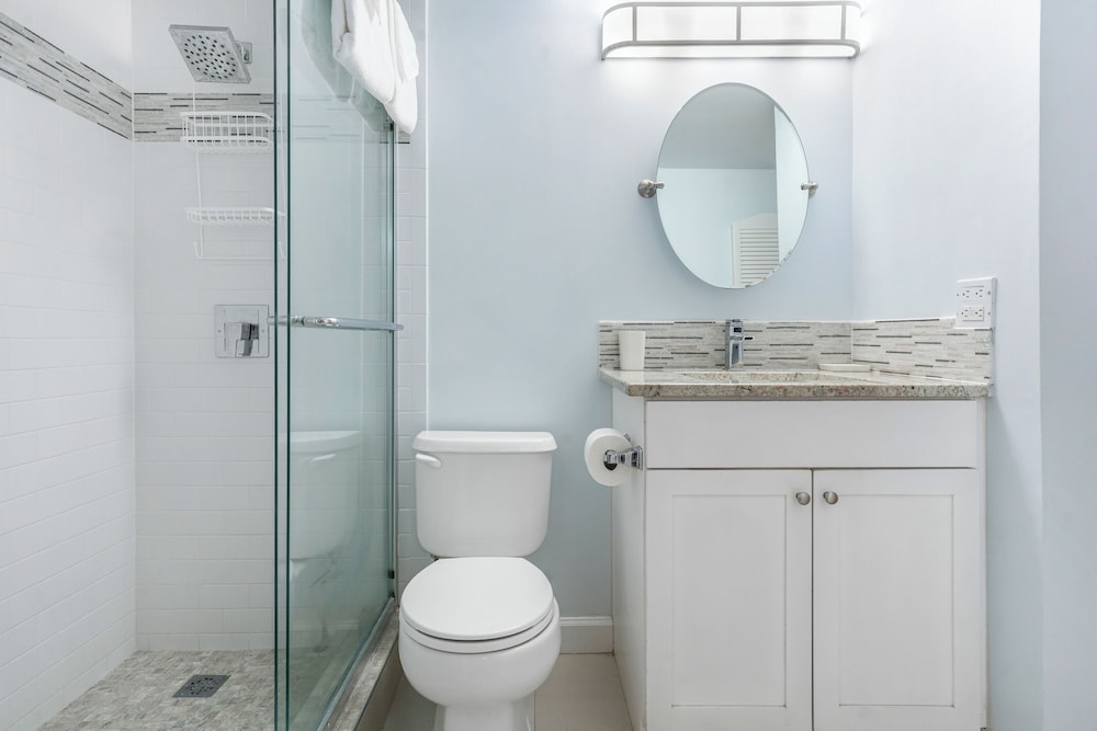 Aqua Bay Club Luxury Condos 46/50