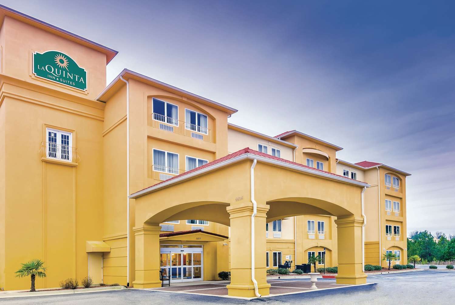 La Quinta Inn and Suites by Wyndham Atlanta Union City 5/33