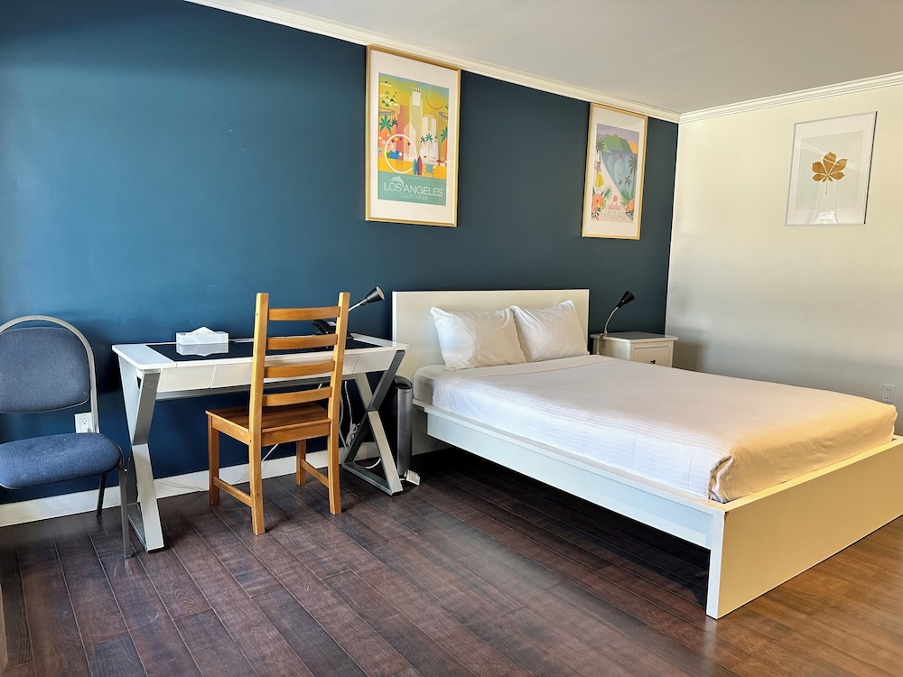 Cloud 9 Inn 25/72