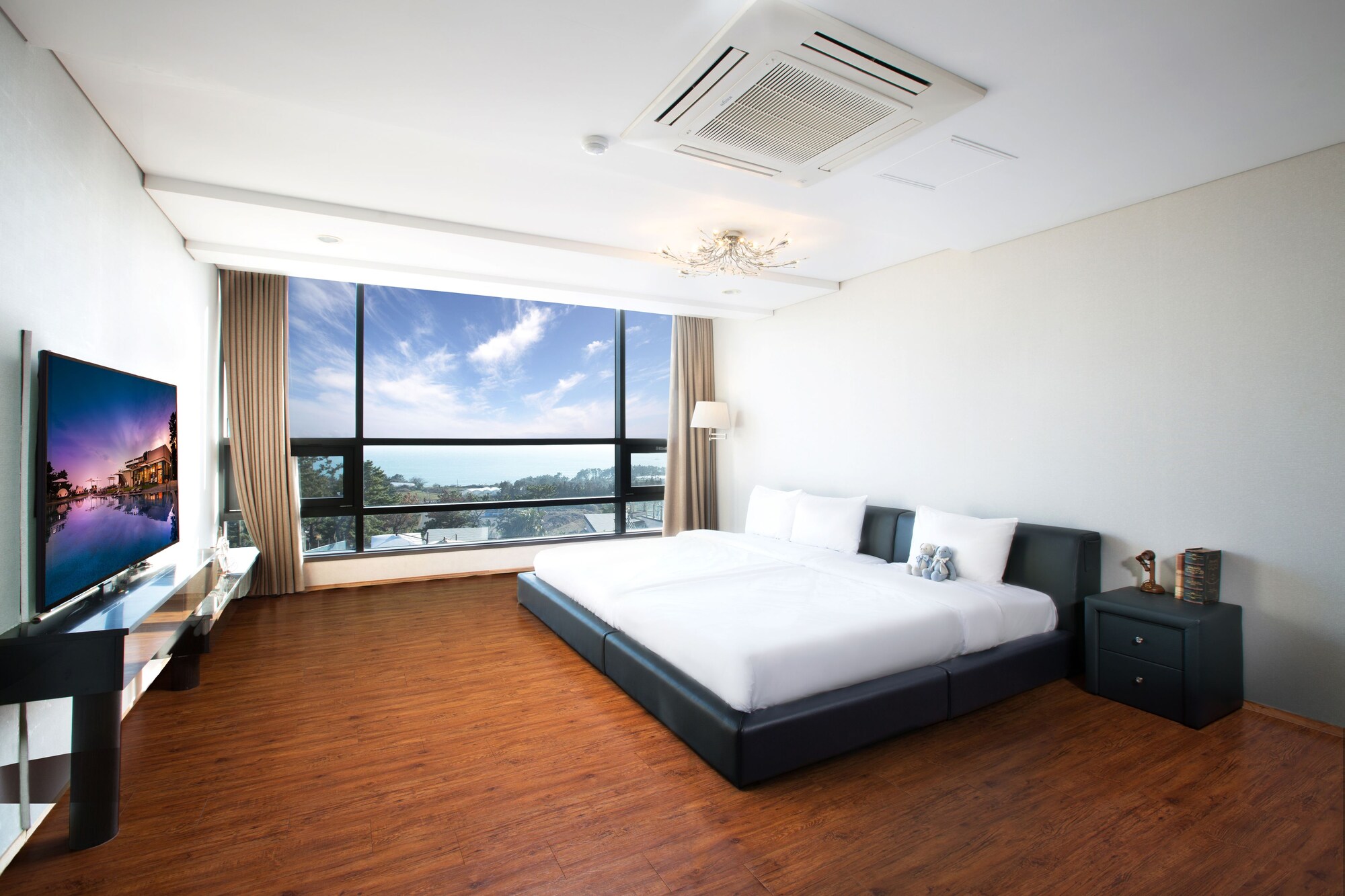 Lovely Basement, King Bed