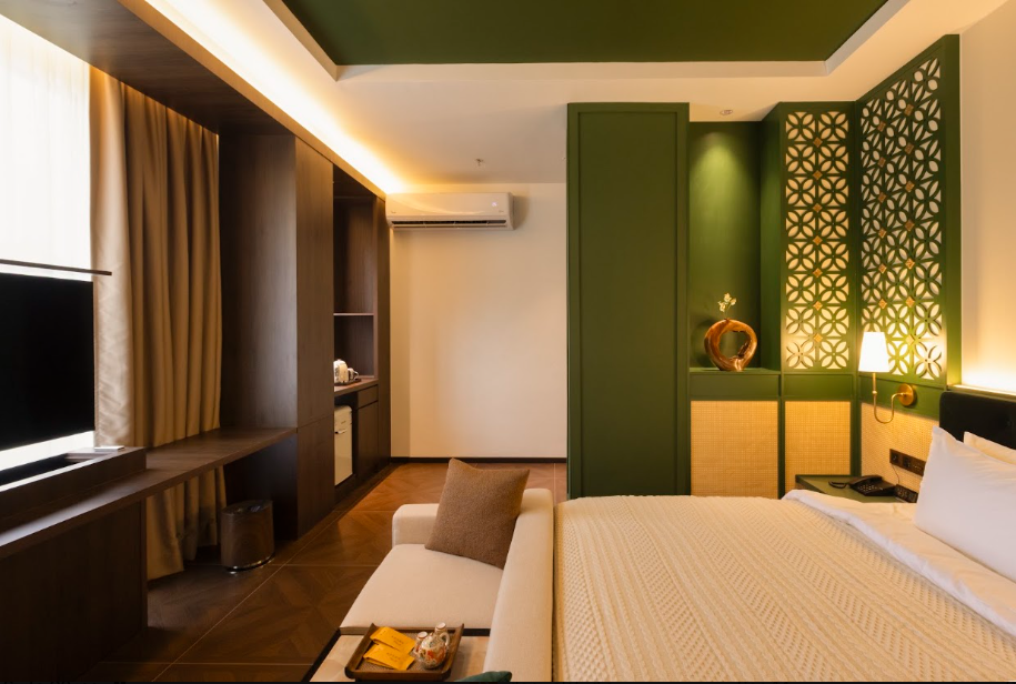 The Seven Stars Hotel 12/48