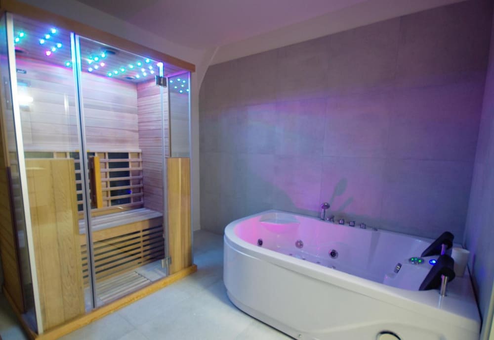 Adeba Hotel 49/49