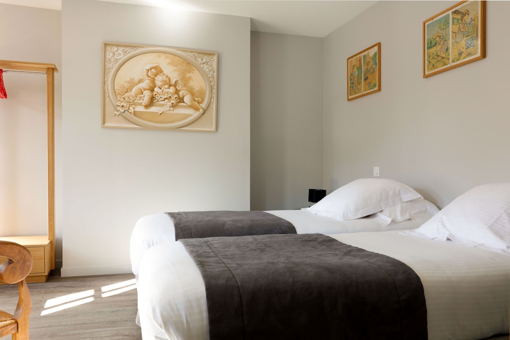 Hotel Du Dauphin Les Loges 20/50