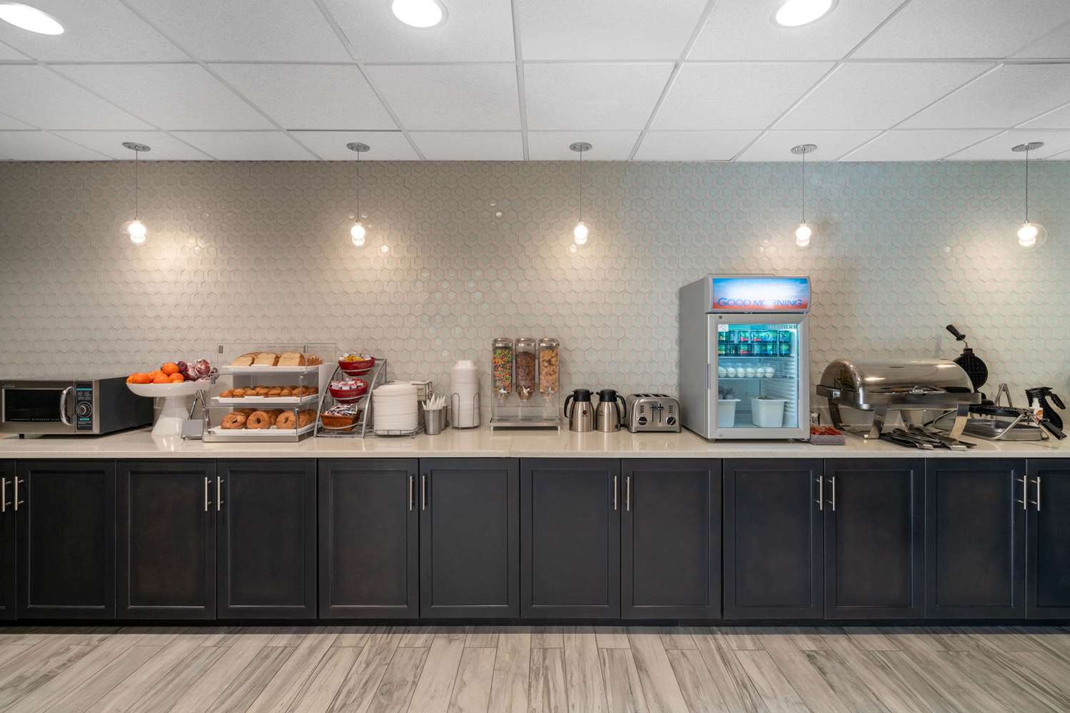 La Quinta Inn and Suites by Wyndham Raleigh Downtown North 26/47