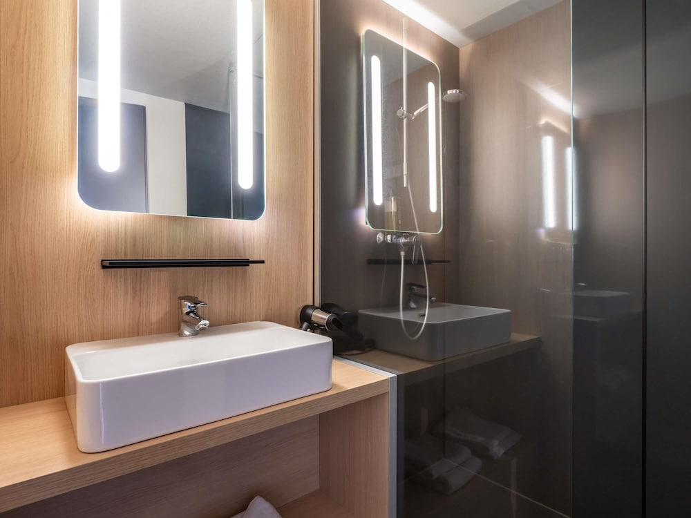 Ibis Issoire 55/57