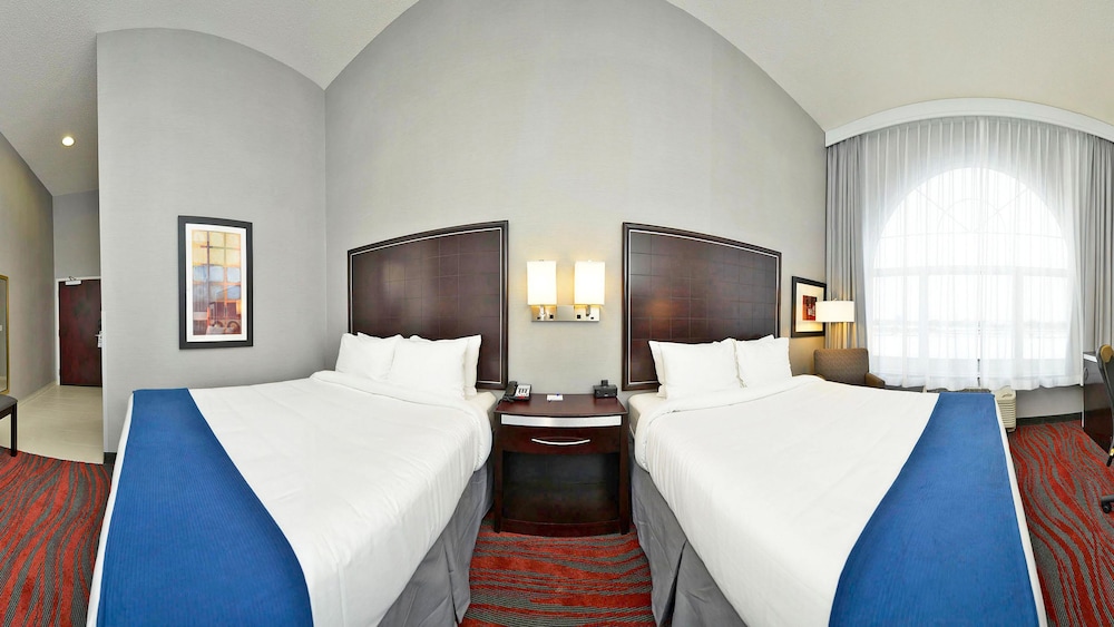 Holiday Inn Express Hotel Amp Suites Utica 18/58