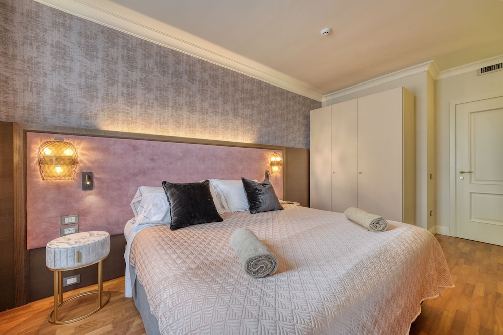 2 Bedrooms, Palace, Premium, Suite, 2 King Beds, Garden View, Sofa, Sauna