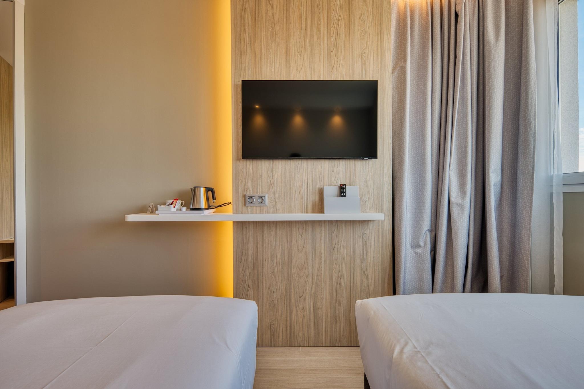 غرفة بسرير كوين، Holiday Inn Express Madrid Airport 4/10