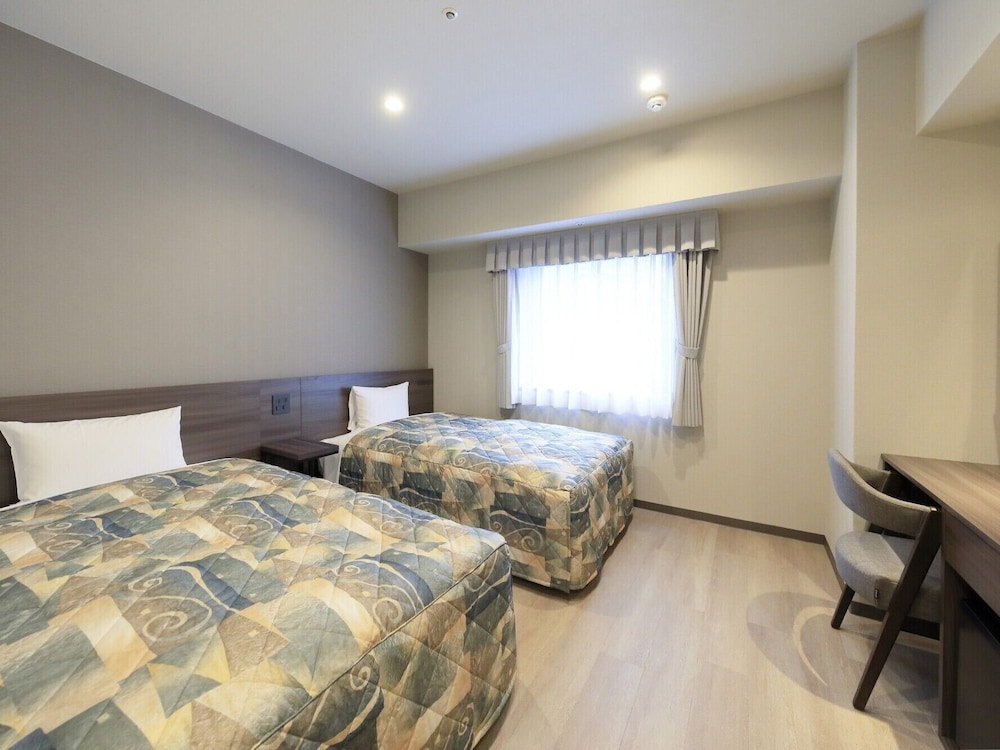 ROOM, TWIN BEDS, NO VIEW