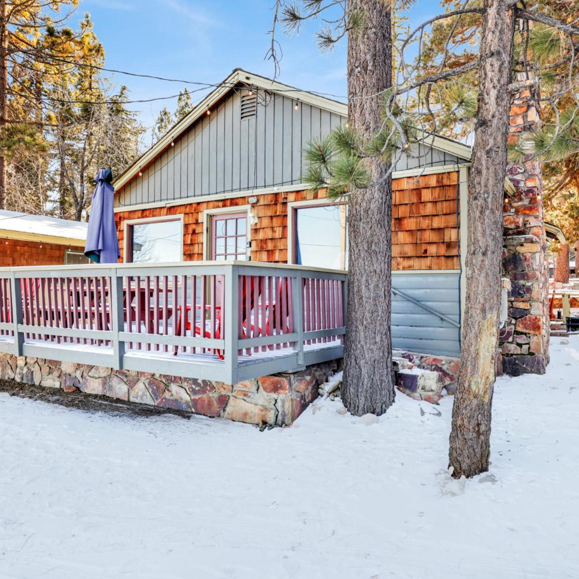 Lakeside Family Cabin by Big Bear Vacations 2/30