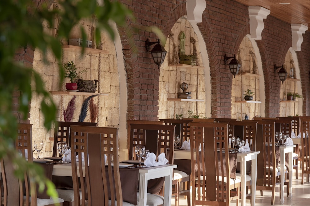 Club Paradiso Hotel 30/50