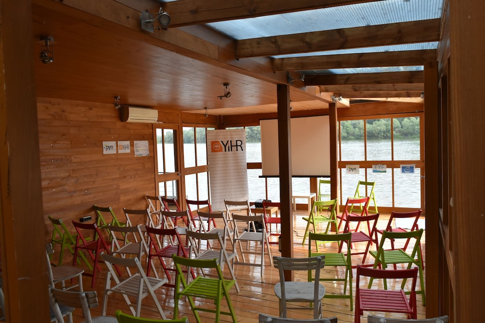 Arkabarka Floating Hostel And Apartments 71/83