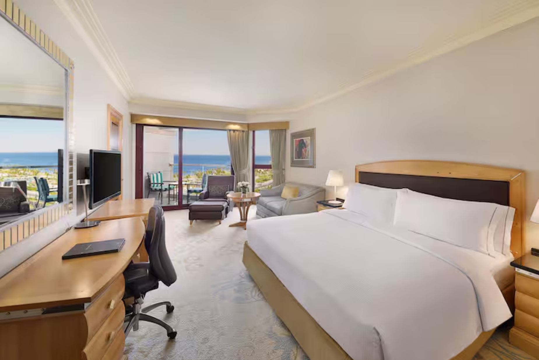 Sultan, Suite, King Bed, Partial or Full Sea View، هيلتون جدة(Jeddah Hilton) 2/3