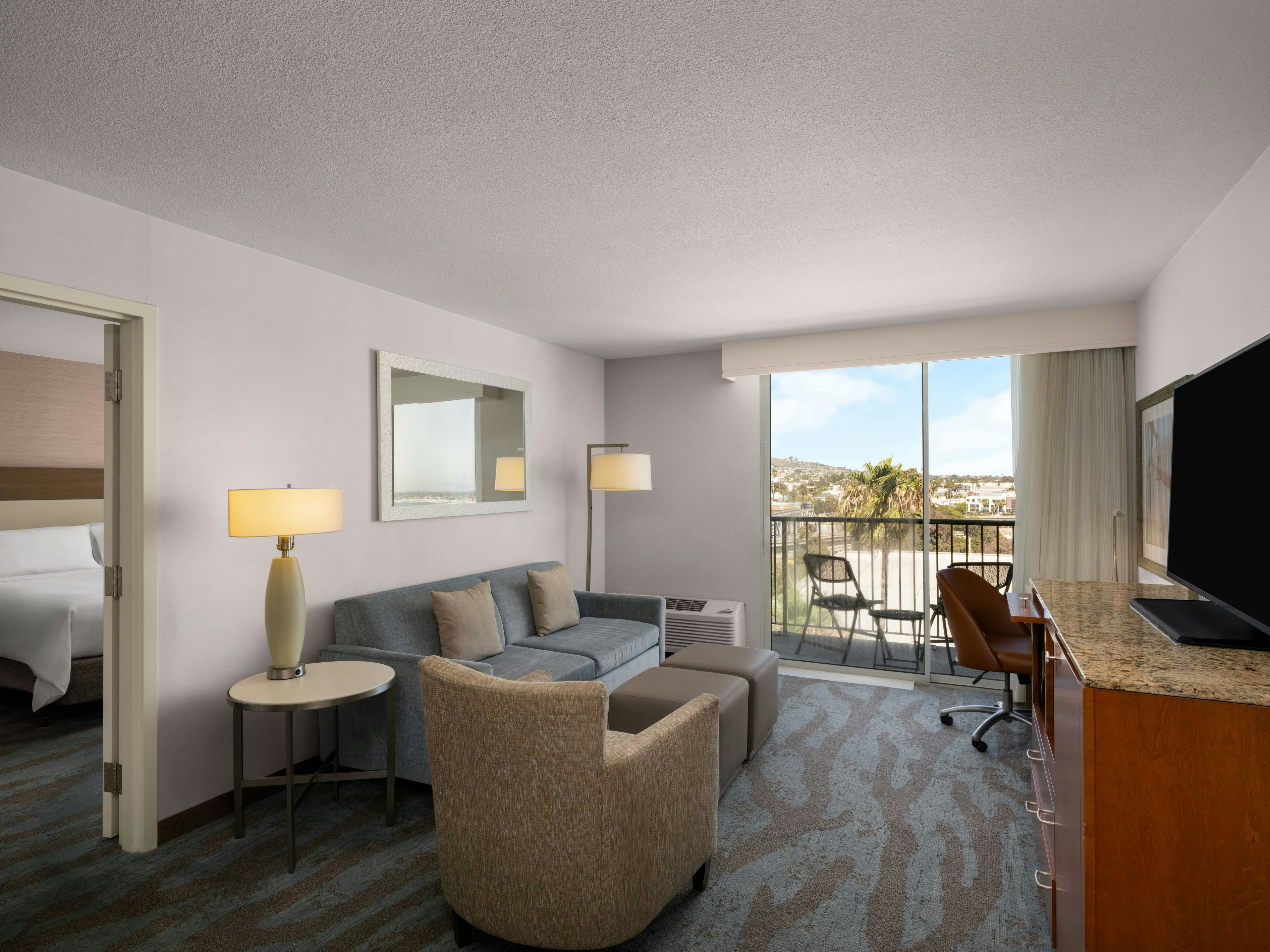 Crowne Plaza Ventura Beach 53/74