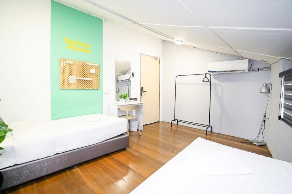 Swing & Pillows at Beach Street 15/26